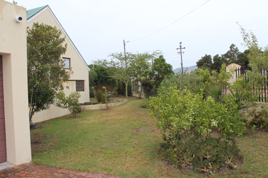 6 Bedroom Property for Sale in Napier Western Cape